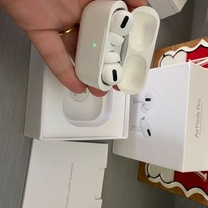 Appl AirPods Pros - wireless charging case